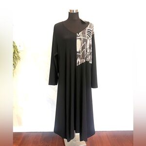 NWT Long sleeve Comfy USA dress mix of black and white geometric design. SIZE 3X
